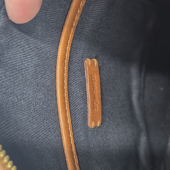 Madewell Leather Circle Crossbody Purse - Picture 4 of 4